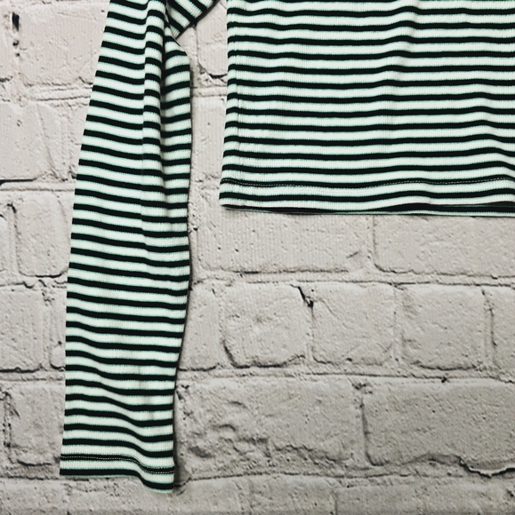 Levis Moon Rib Cropped Striped Black White Electric Green Turtleneck Top NWT Med - Picture 5 of 13